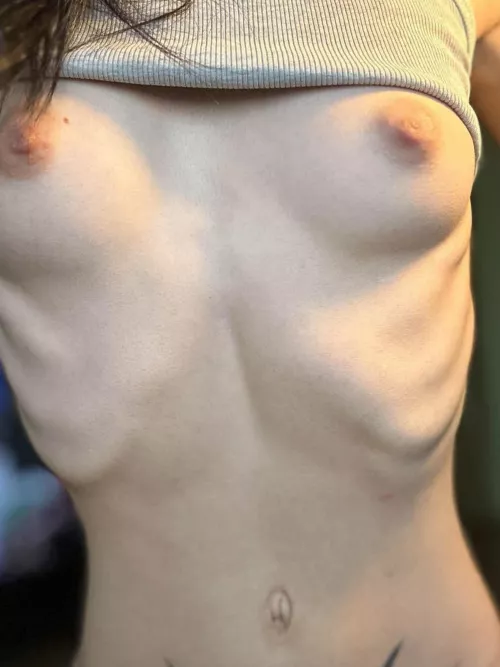 Ribcage curves that catch the eye