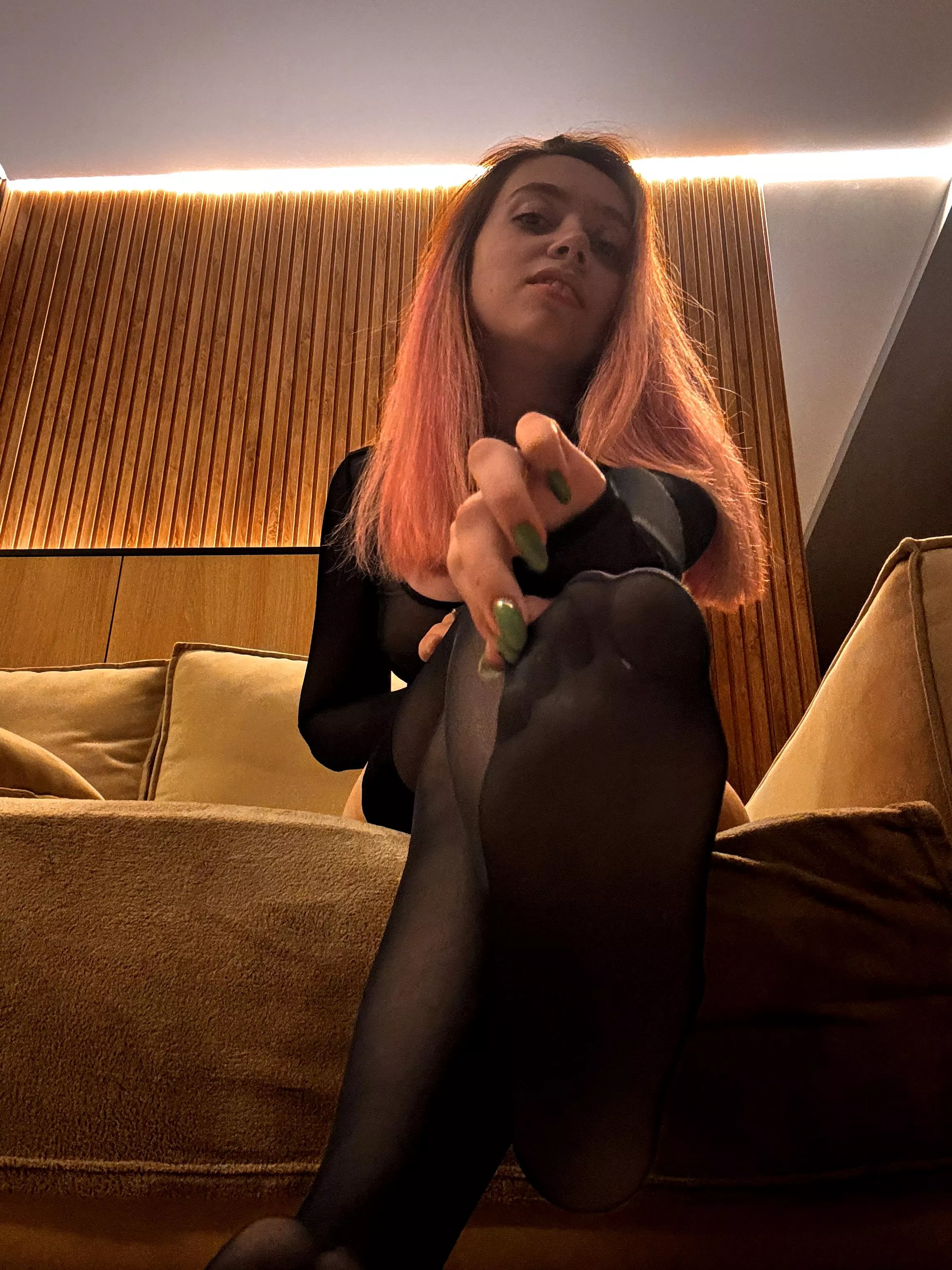 Say yes if you fuck me in nylones