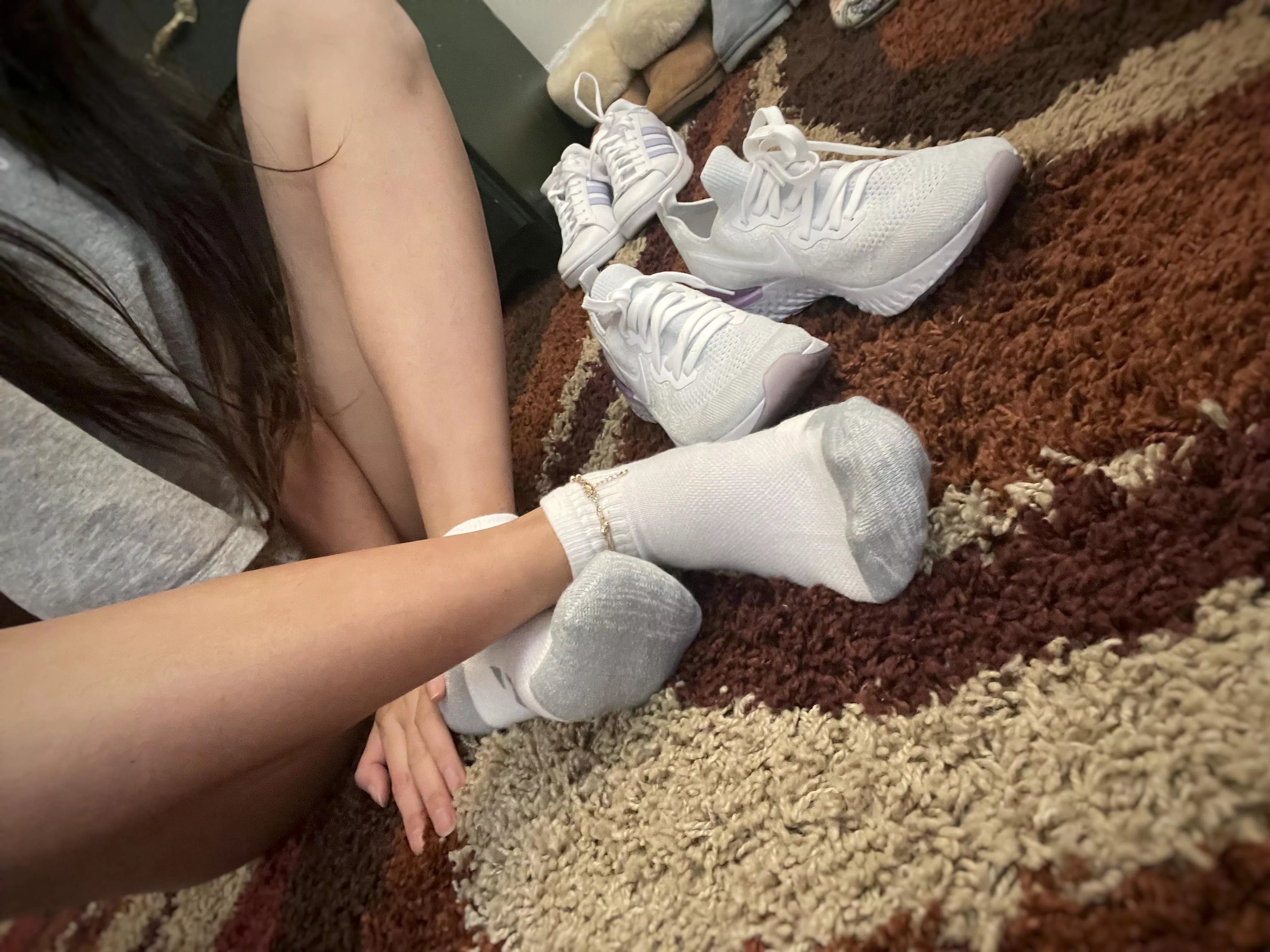 [Selling][US] Asian girl selling her used socks 💜 Let me dirty some socks for u 💜