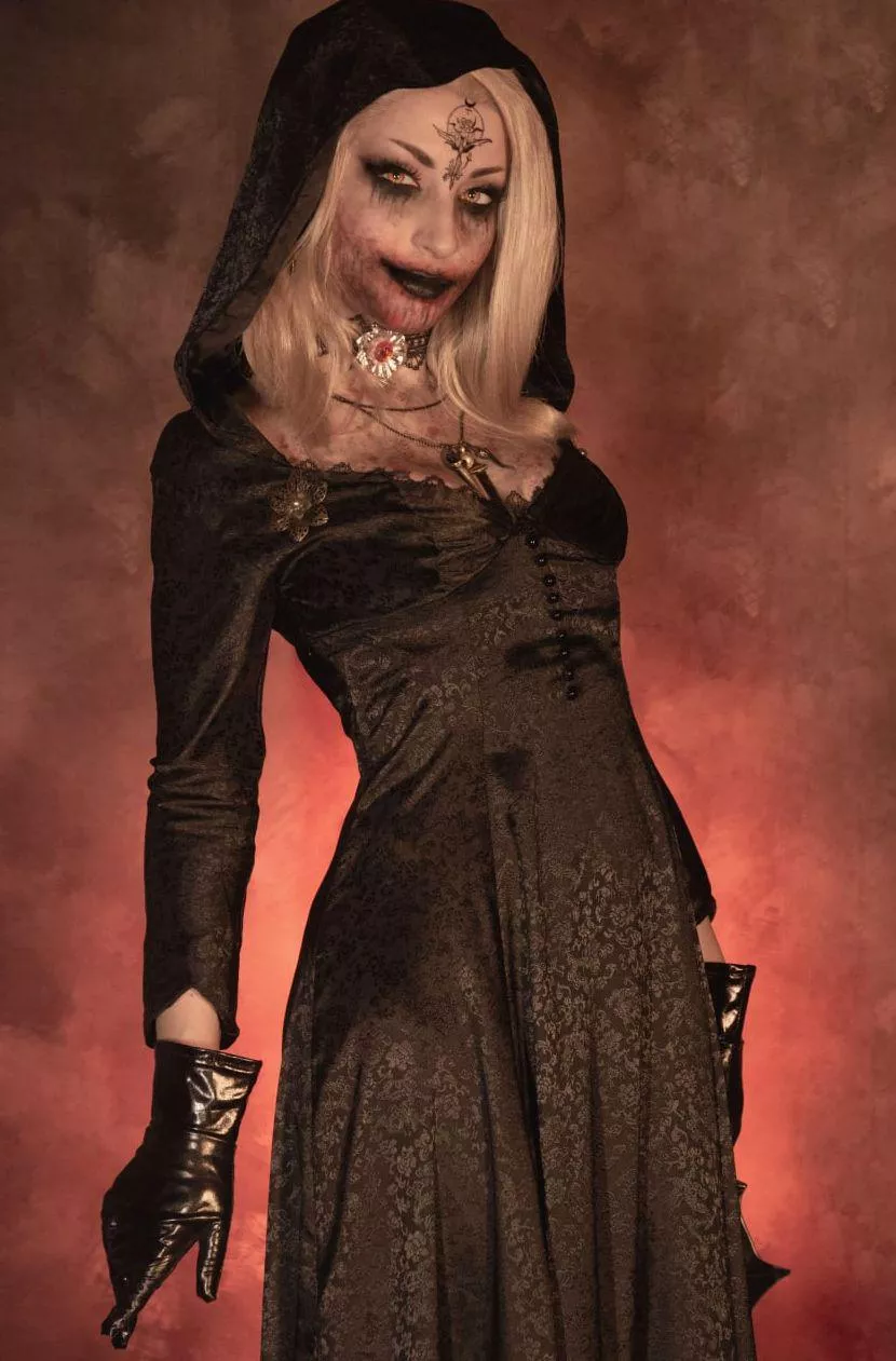 Shiroktsne as Bela Dimitrescu