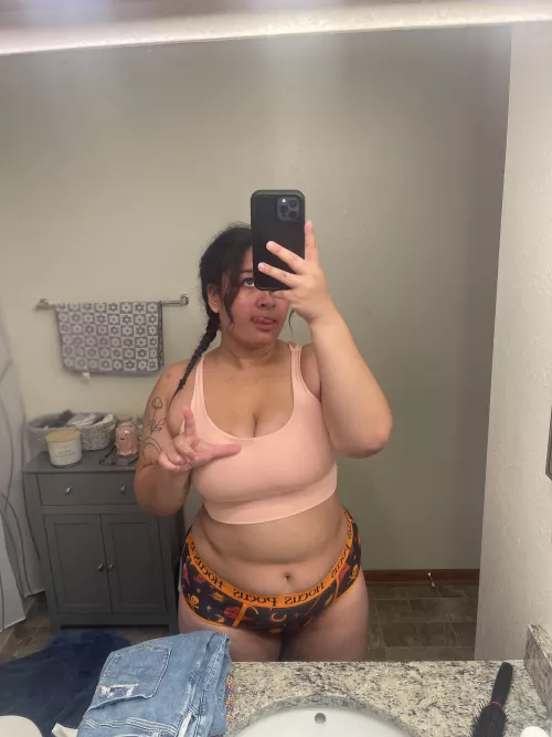 Show me how bad you wanna submit to this black domme