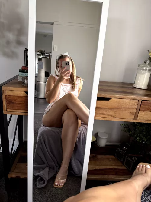 Start sucking my toes and I'll spread my legs 🤝