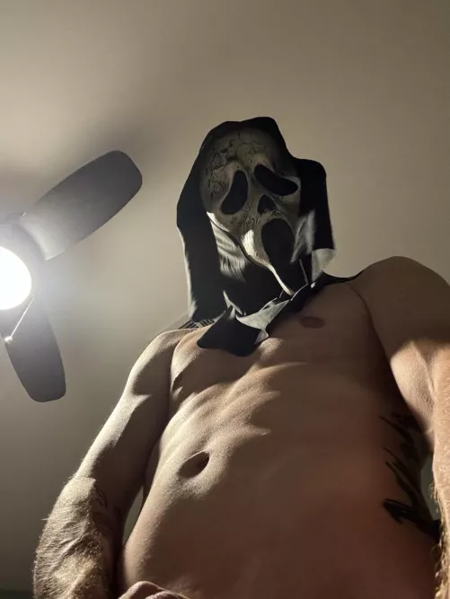 Still looking for a woman with a mask kink 