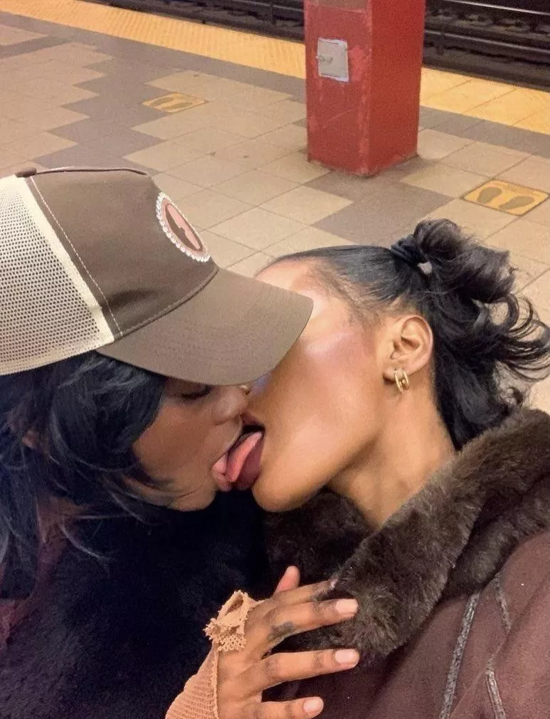 Subway kiss