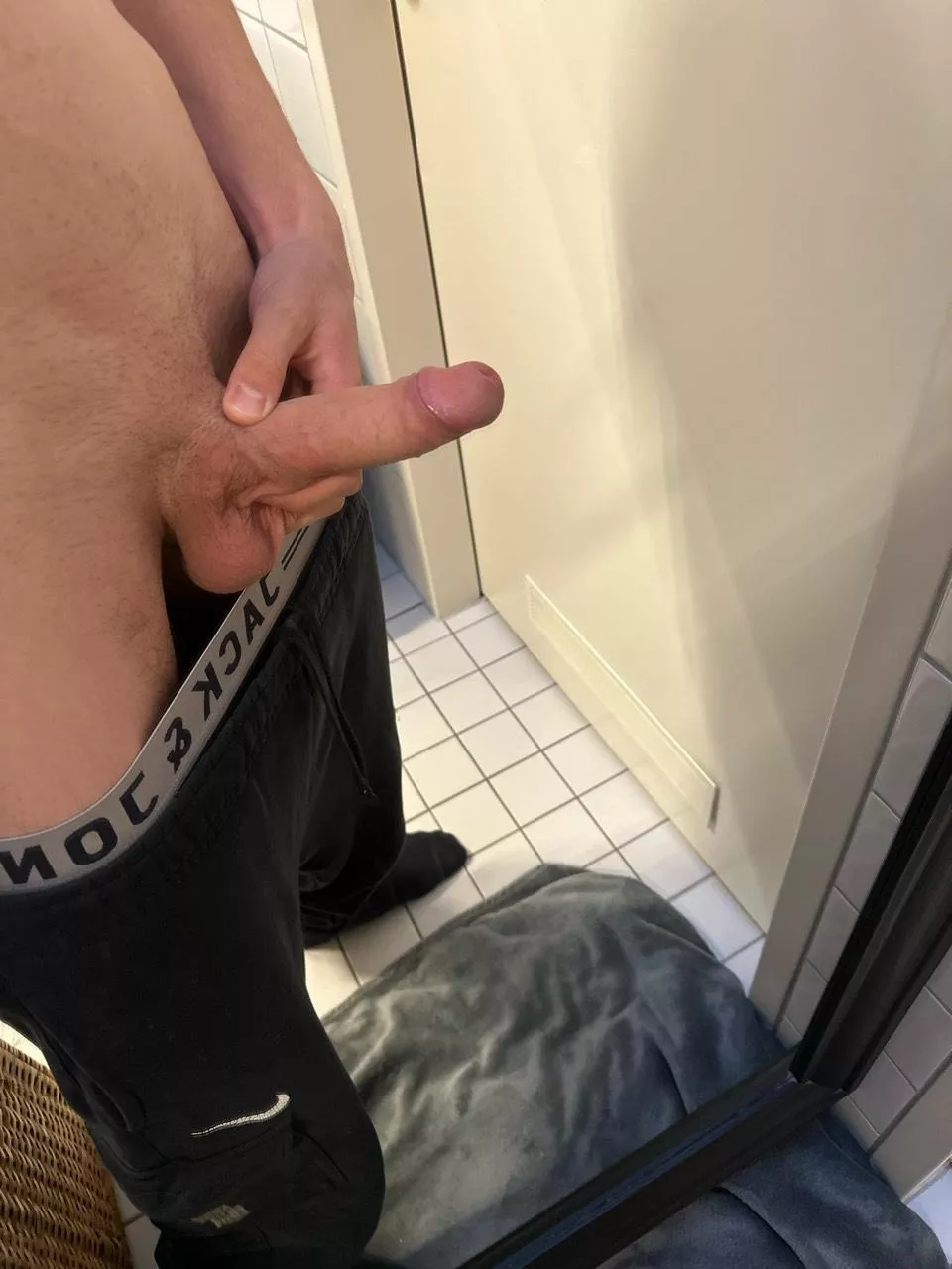 Suche jemanden der mir meinen Schwanz blasen möchte. Geschlecht und Alter egal