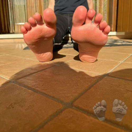 Sun and soles are my boyfriend’s favourite way to spend the afternoon. What is yours?