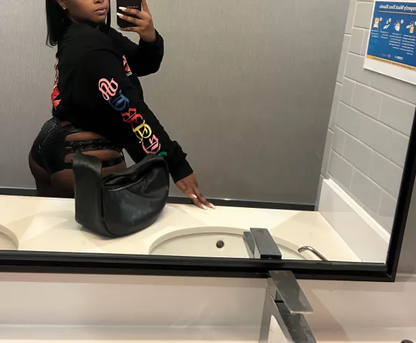 Tell and show me im your favorite 