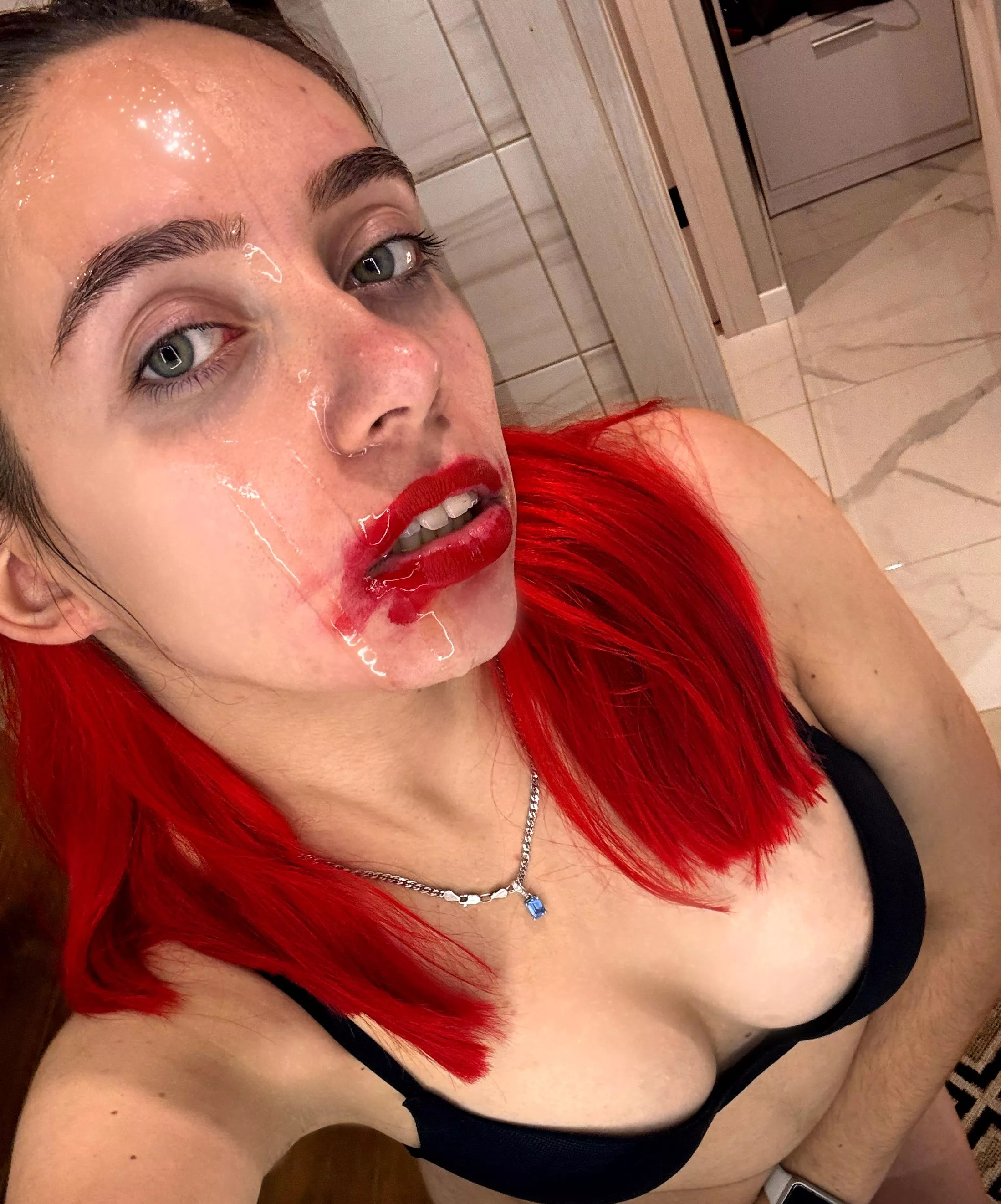 tell me “hi” if u wld like to fuck me and I'll send u private gifts
