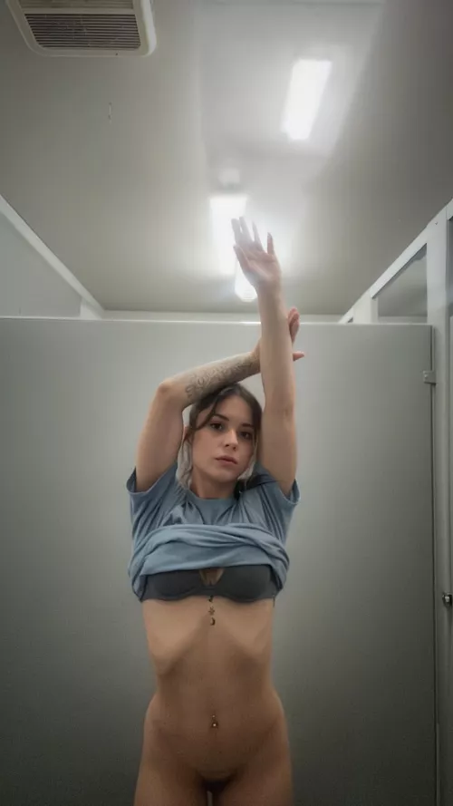 There always time for a glass of wine and hot sex 🤭😉