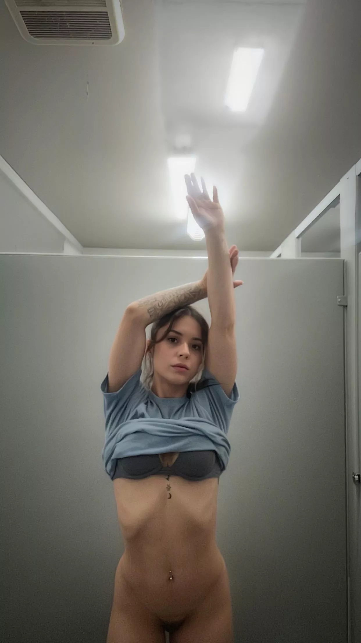 There always time for a glass of wine and hot sex 🤭😉