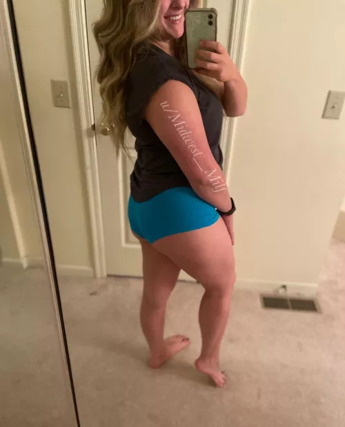 These bright blue boyshorts are included in my clearance panty sale! Certain pairs start at $20 for 24 hours , sale ends 11/5. Let's schedule a panty wear! [selling] [USA]