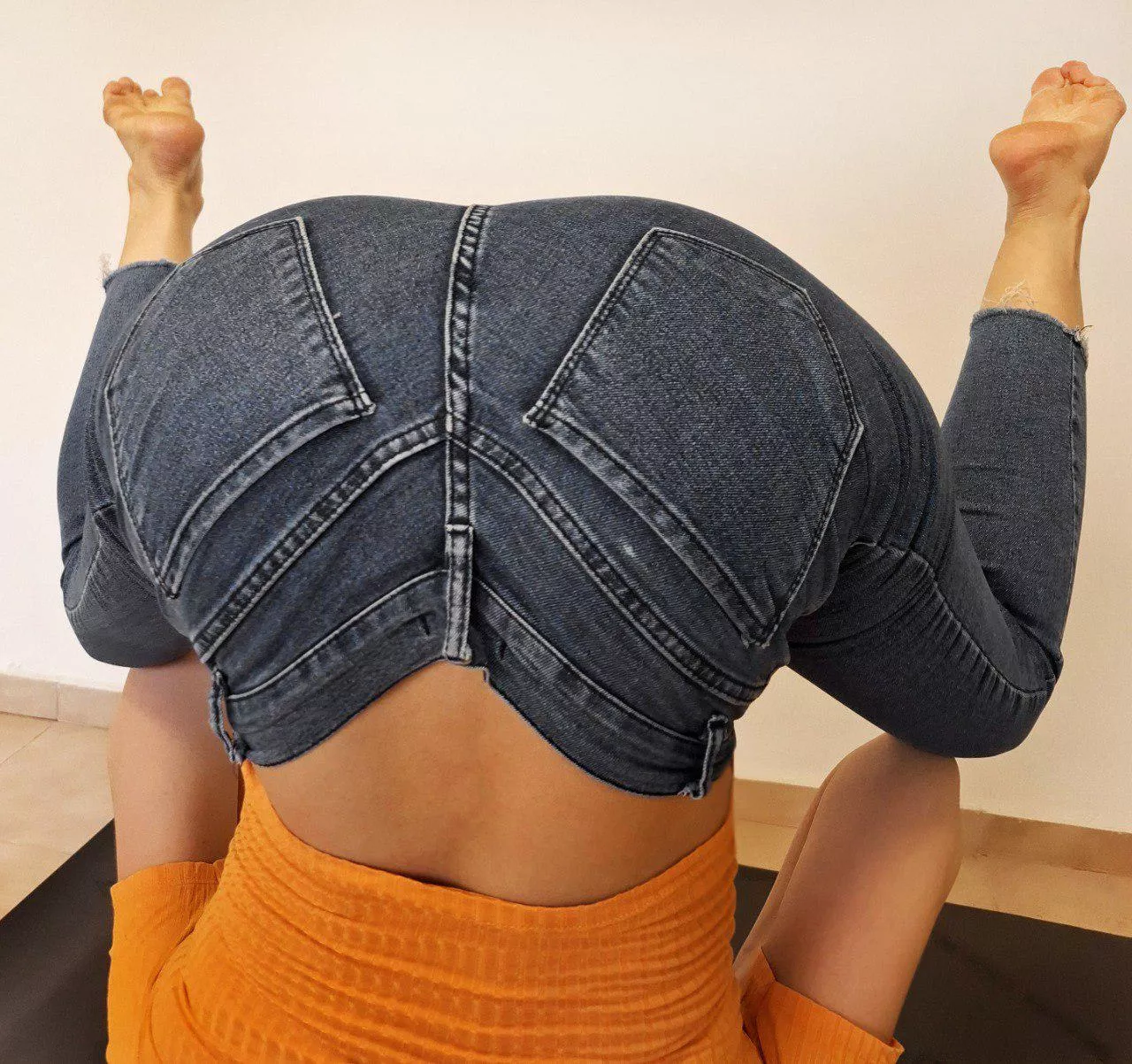 They are so tight that they are elastic.