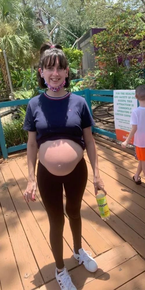 What if I had 1000 images of my pregnant body.....this is me at 9 months