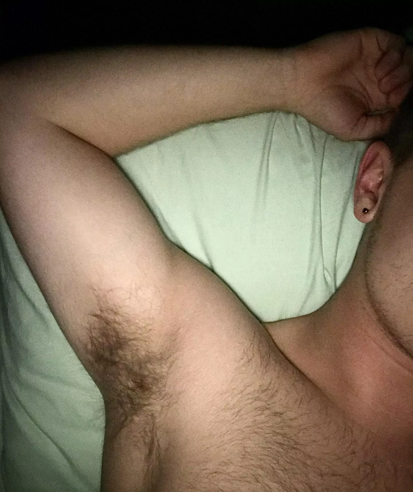 Who else loves getting hairy armpit pics from cute guys? 😜