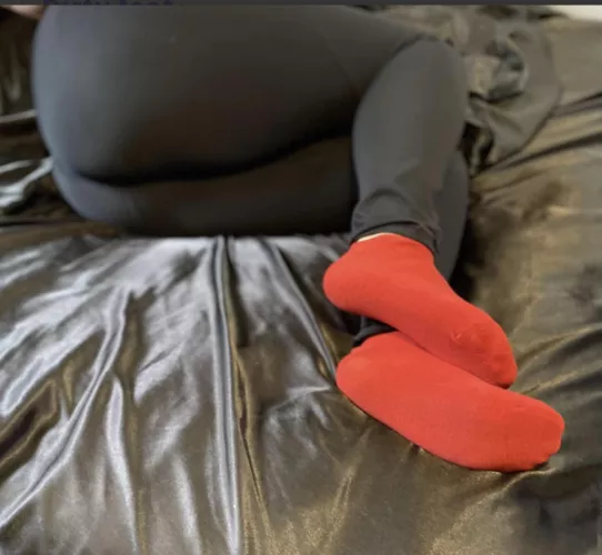 who wants to worship my feet?😘👣