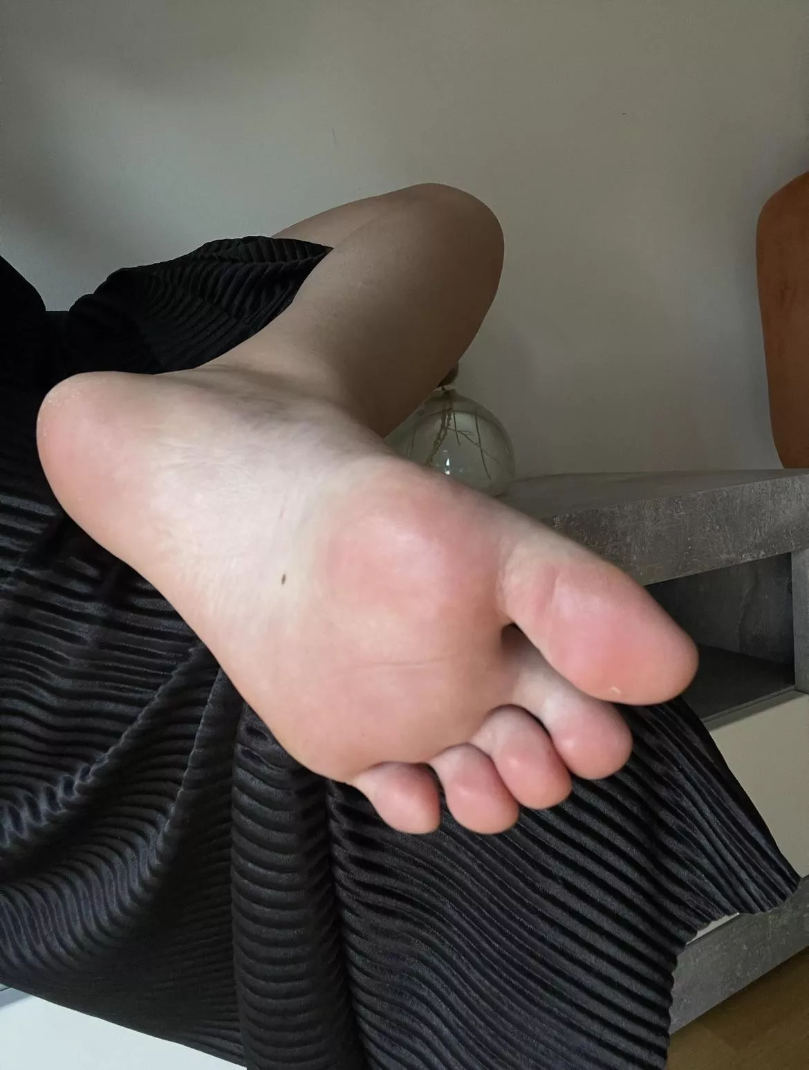 Who would like to press the nose between my cheesy toes and inhale the smell of my feet? 🥵💦😈 oc 