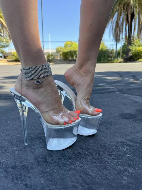 Why milf can't wear pleaser heels?