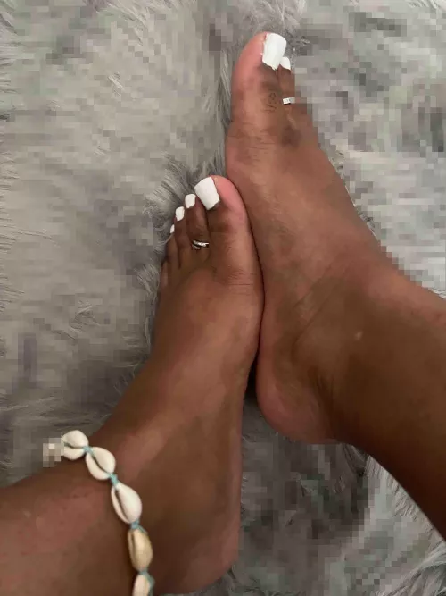 Worship my feet you foot freaks 