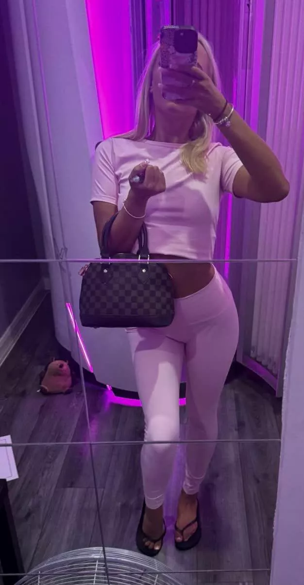 your not a real uk wife if you don't have A Sunbed photo ✌🏼