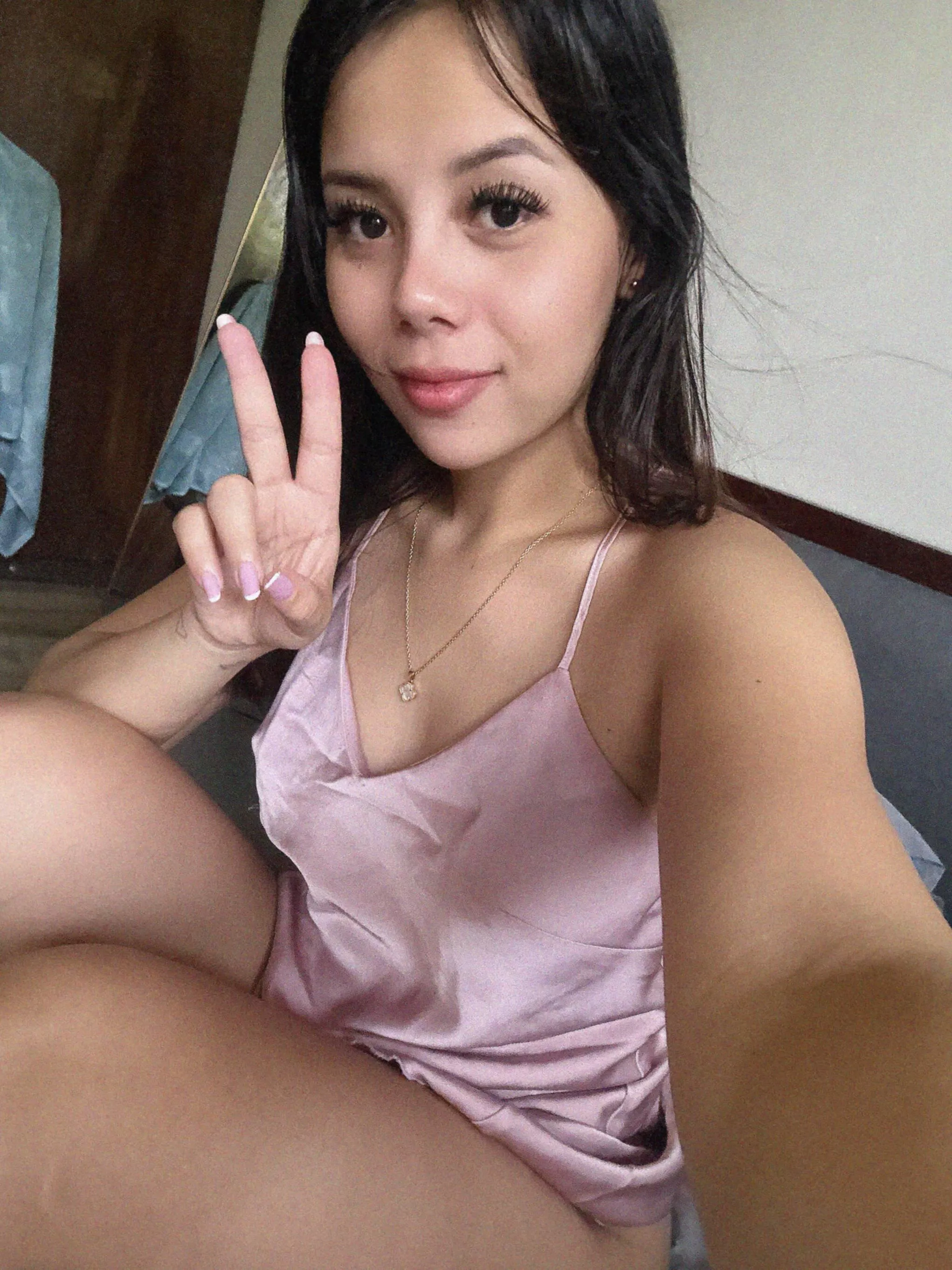 19 F4M I'll let you do what you want me with a smile 