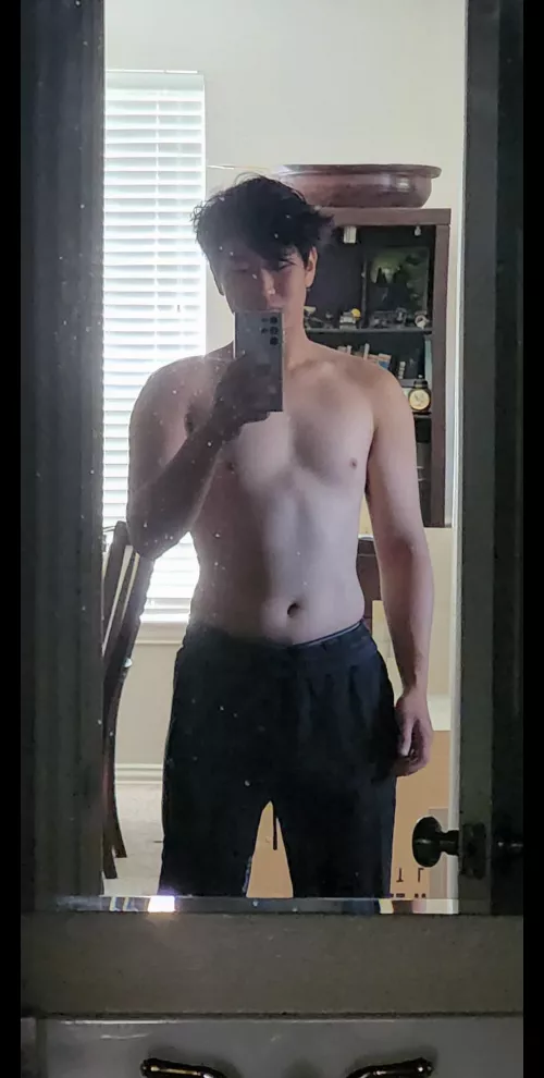 23 [M4F] Korean guy in town from 29th to 3rd! 5'10 165lbs 8