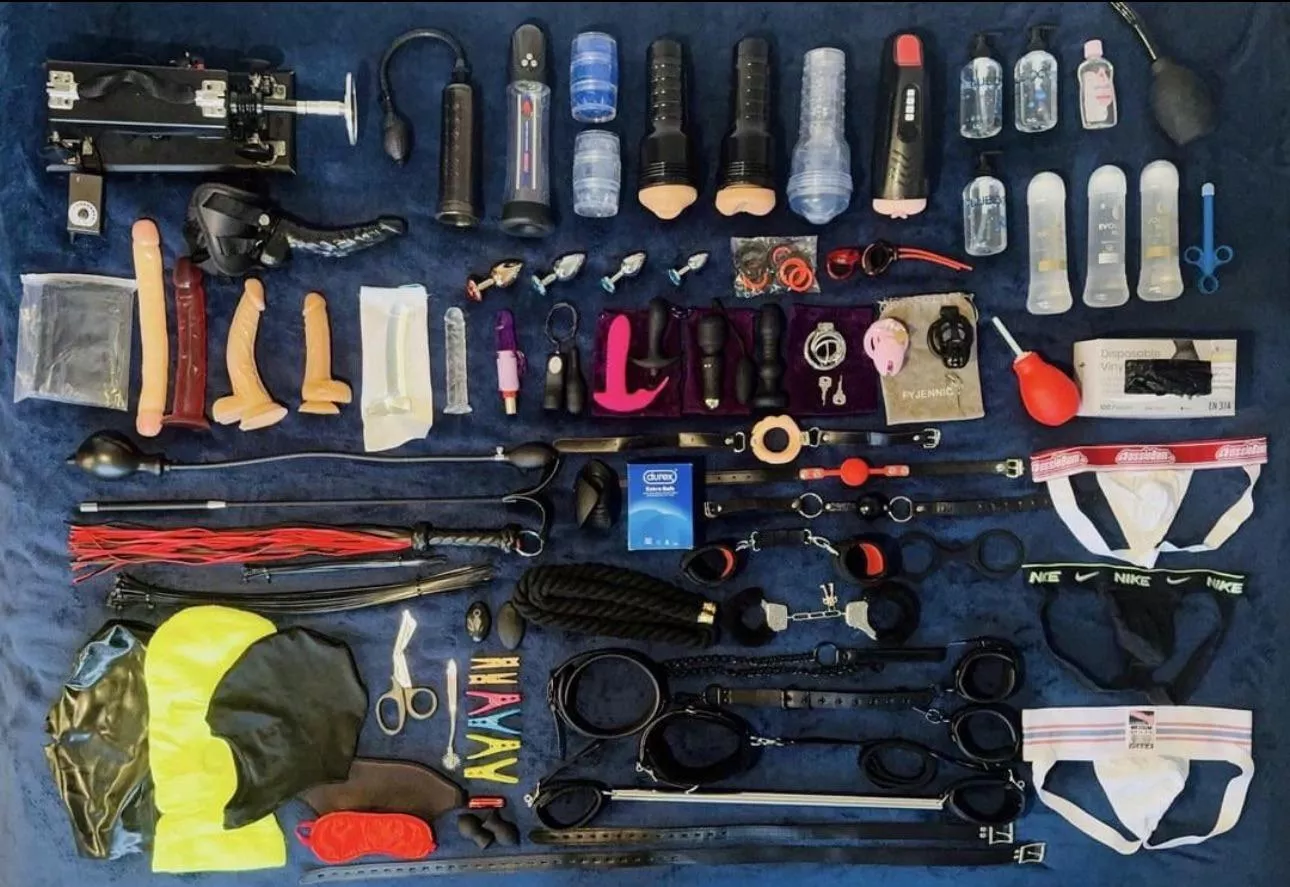 24 year old Dom/Sub male couple looking for a third Sub. Got tons of kit and toys, very kinky and accom in Nottingham. DM if interested and be 18-30yo.