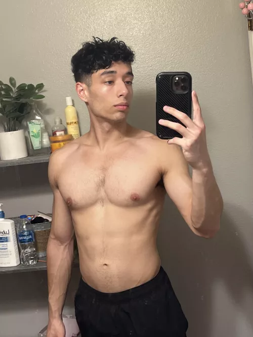 [25] anyone want to send me money for more pics 😈