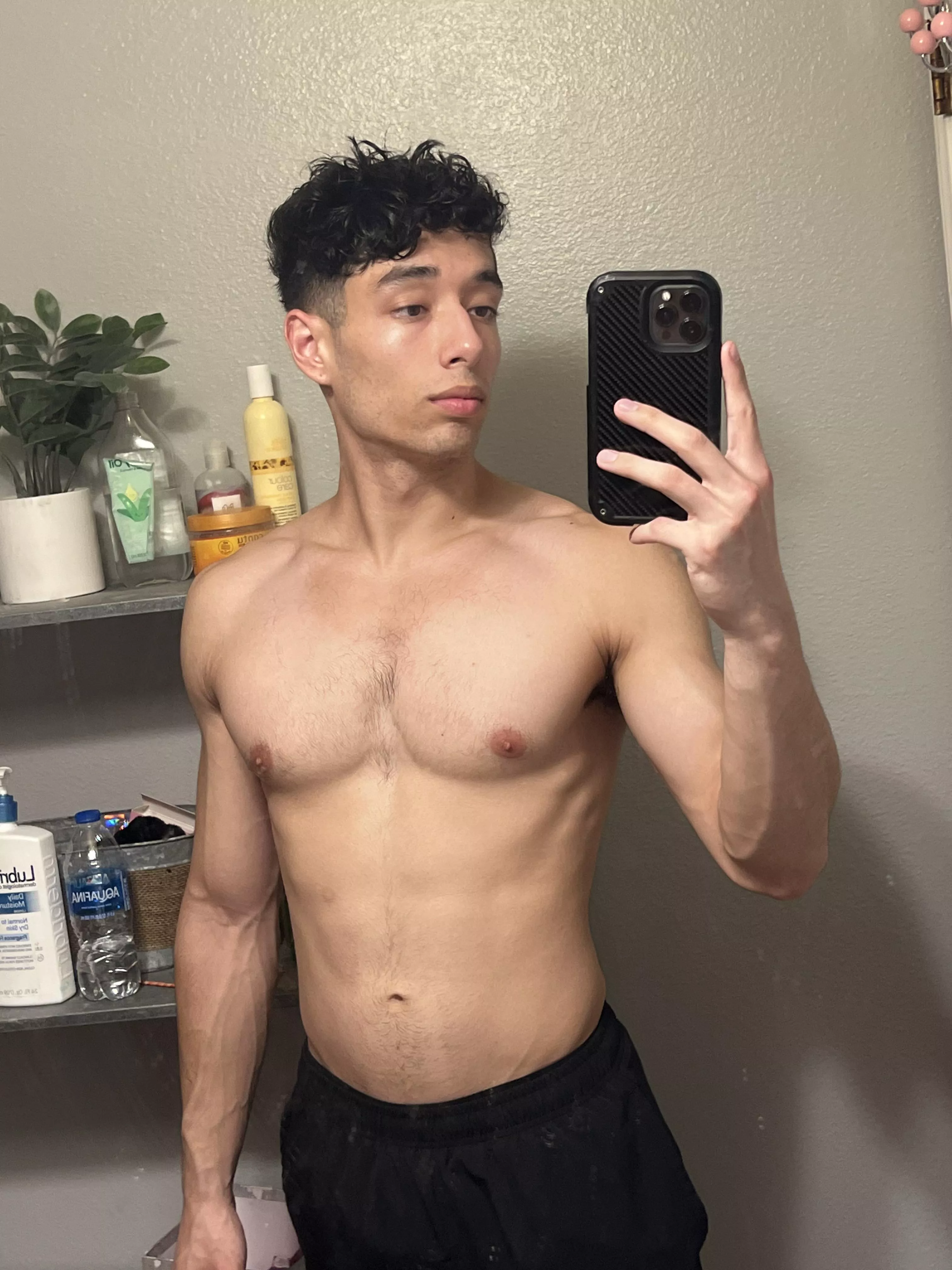 [25] anyone want to send me money for more pics 😈