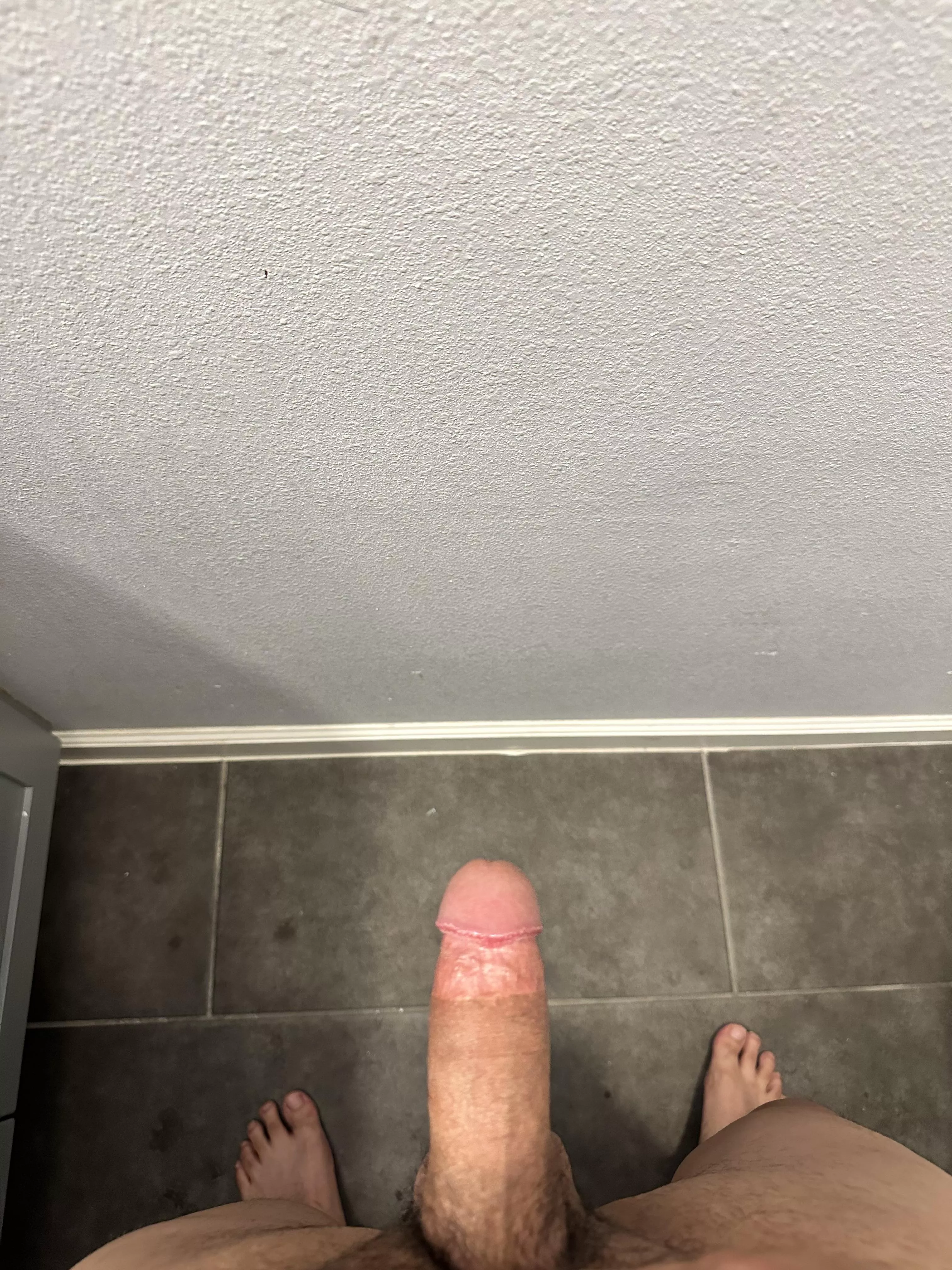 28M looking for a smooth bottom for tomorrow morning. I’m hosting near downtown . Please send pics. If you message me before try again. 