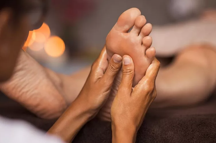 31 [M4F] Foot Massage