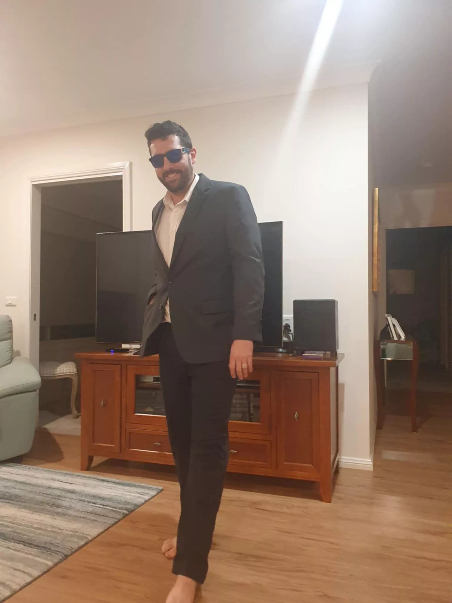 34M 4 F this Sunday evening in Melbourne cbd. Taking applications