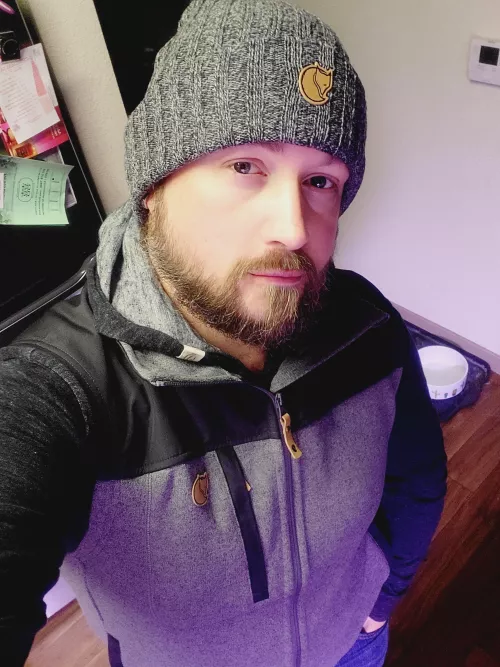 35 [M4M] Bend, Looking for a Straight Friend