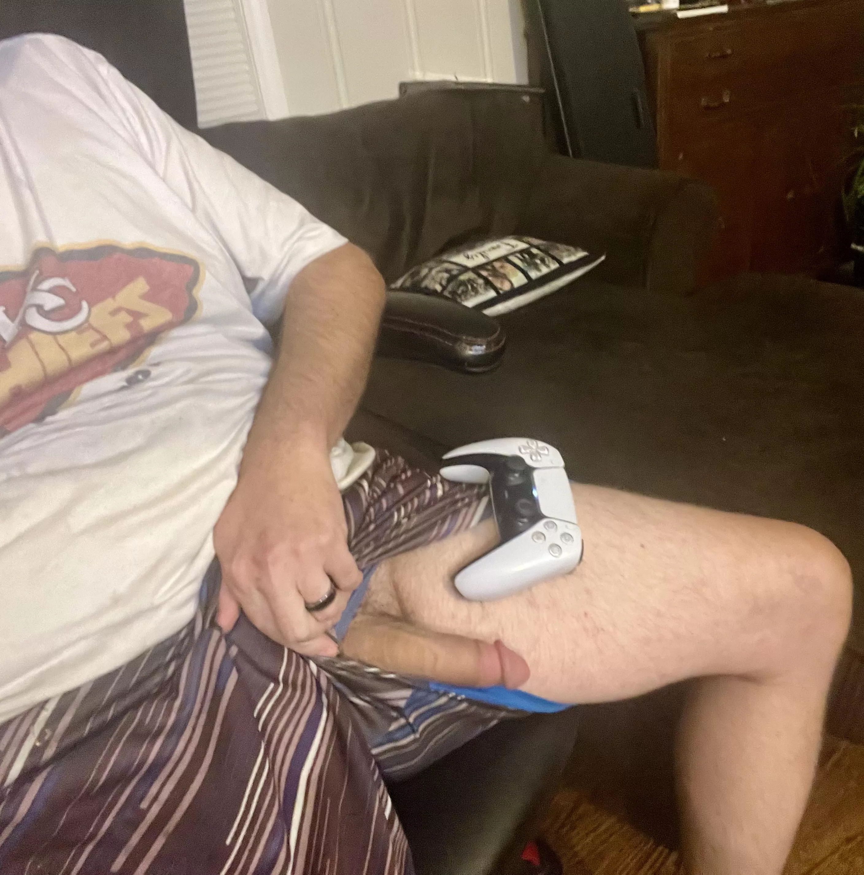 44 m4f Random, but is there anyone local who likes to receive a tribute? Always been curious, but never done one. DM me 😉 