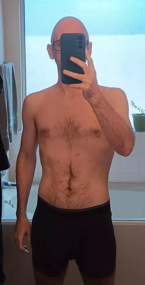 45 [M4F] North side sweet, nerdy, and funny BWC looking for friends & benefits like cuddles, public hang outs, and hand holding.