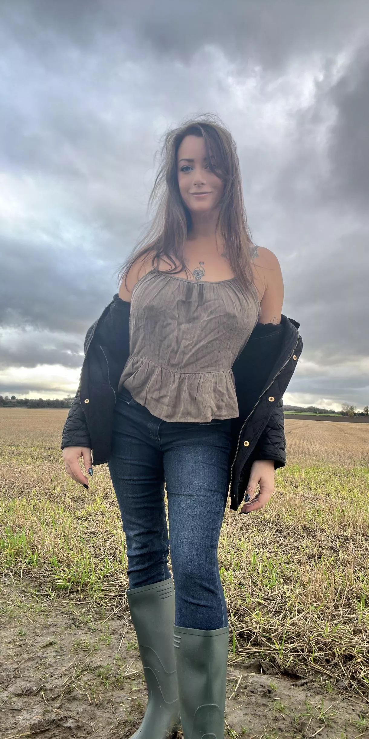 About to start work, but where’s my bra? 🤔 