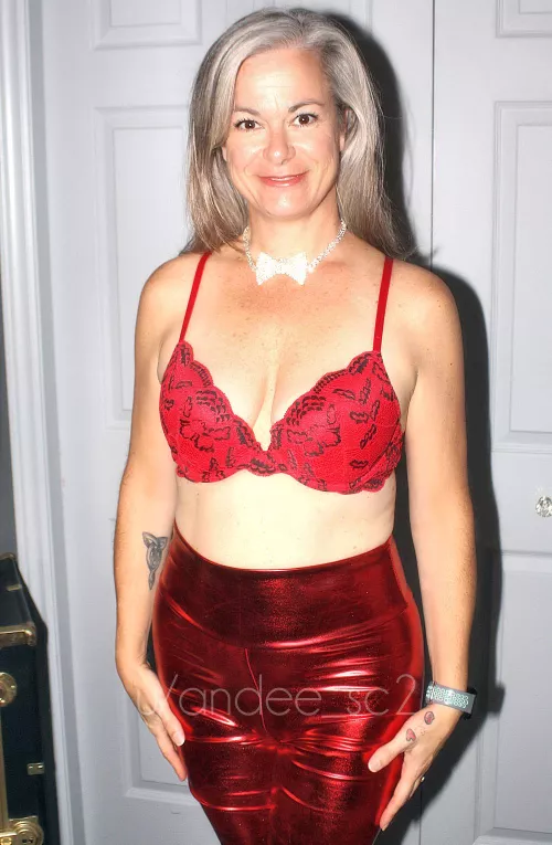 Adding some flash to my sexy red bra