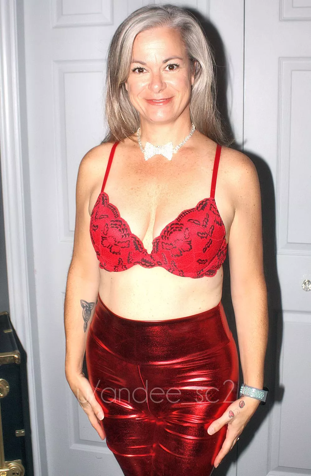 Adding some flash to my sexy red bra