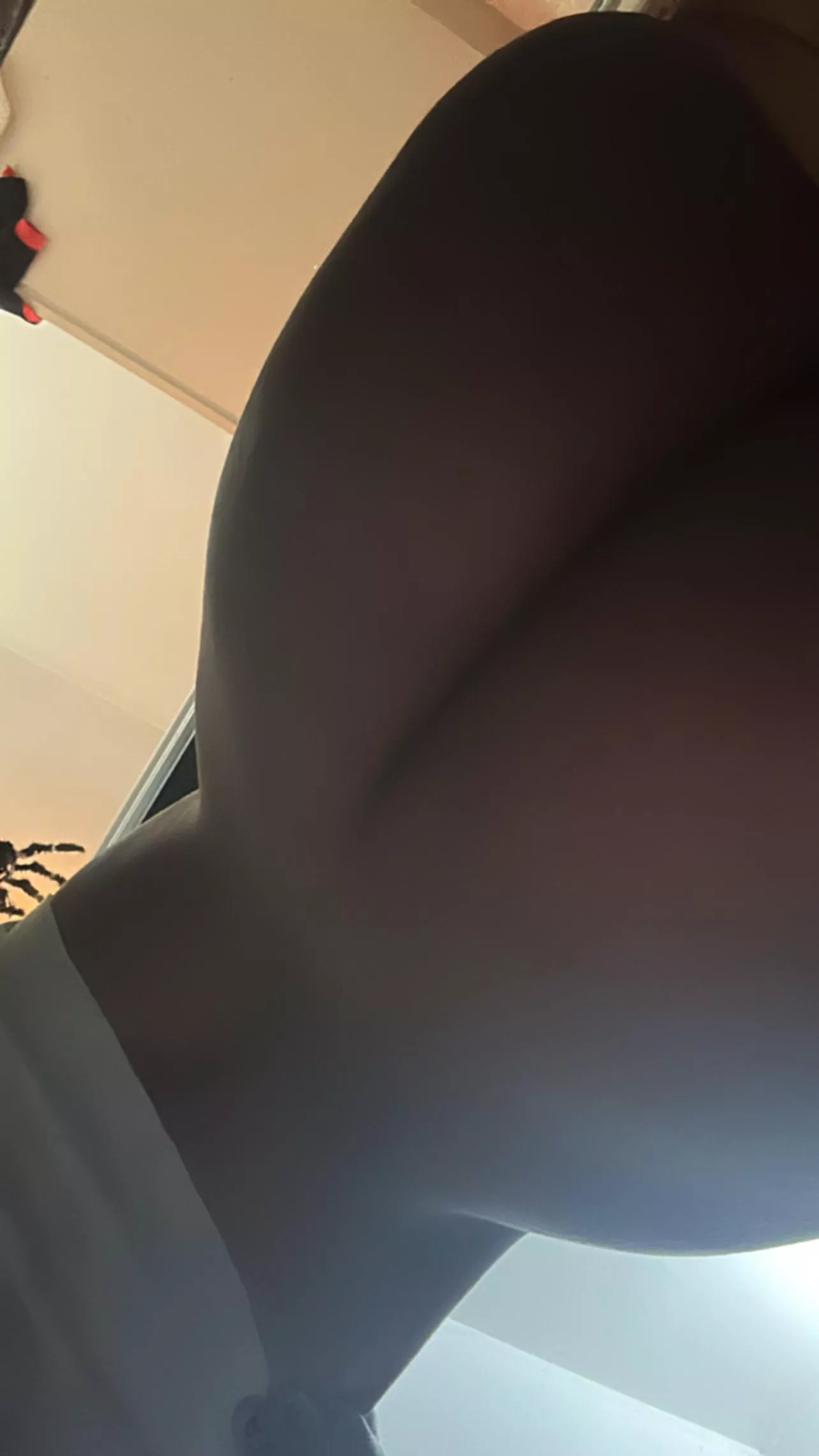 Anyone like a girl with a small waist and fat ass? f4m