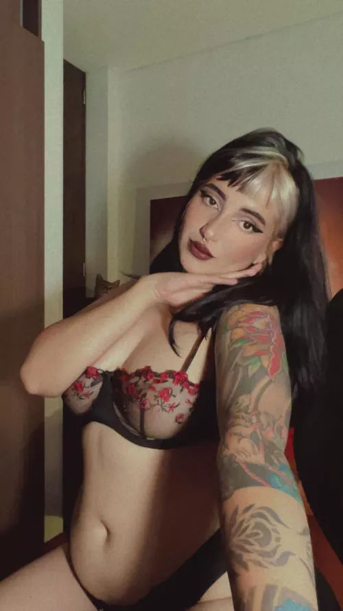 Are you looking for a girlfriend who will keep you company but at the same time offer you satisfaction to the limit? Look for me if you are looking for something different look for me!