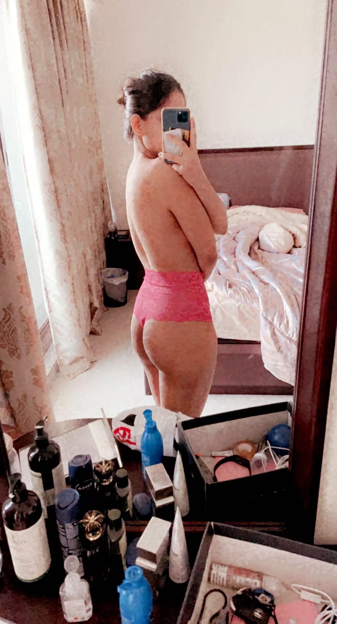 Bored af !!! Any sugar daddy out there? Dm!! 