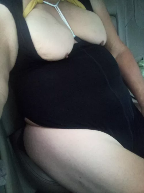 Bottom getting room if your a top or interested in meeting me for sexual activities please text me back send dick pic please and I will send you pics of me 