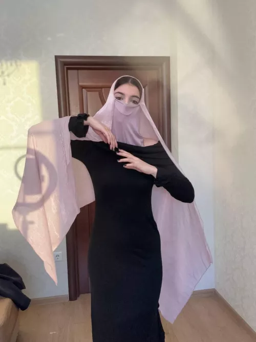 Channeling timeless allure with a touch of mystery