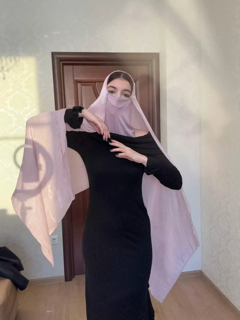 Channeling timeless allure with a touch of mystery