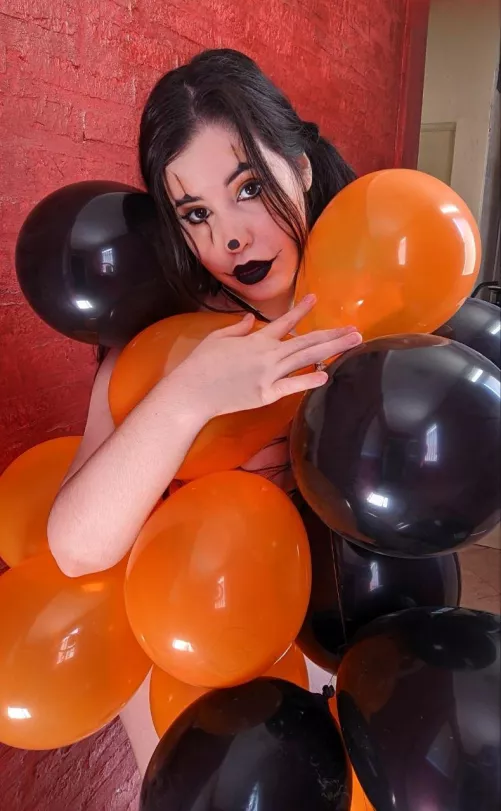 Clown girl full of balloons [OC]