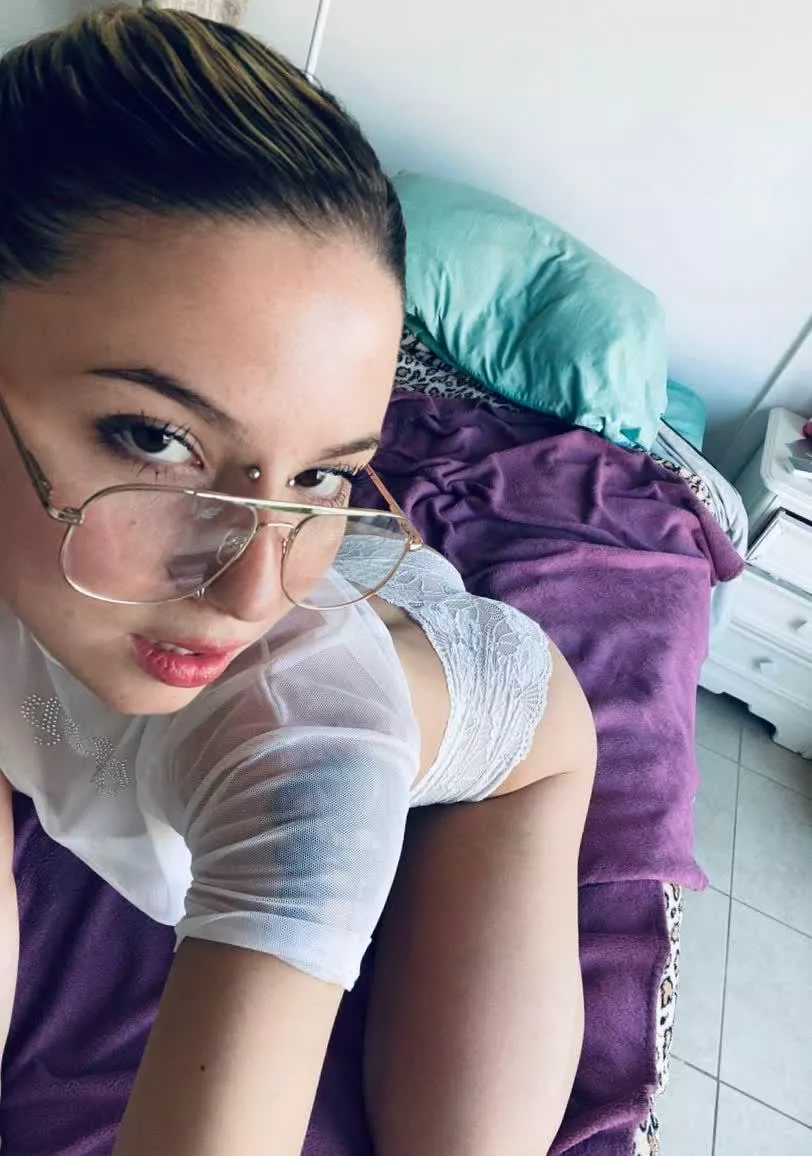 come closer, I don’t bite… much 💋