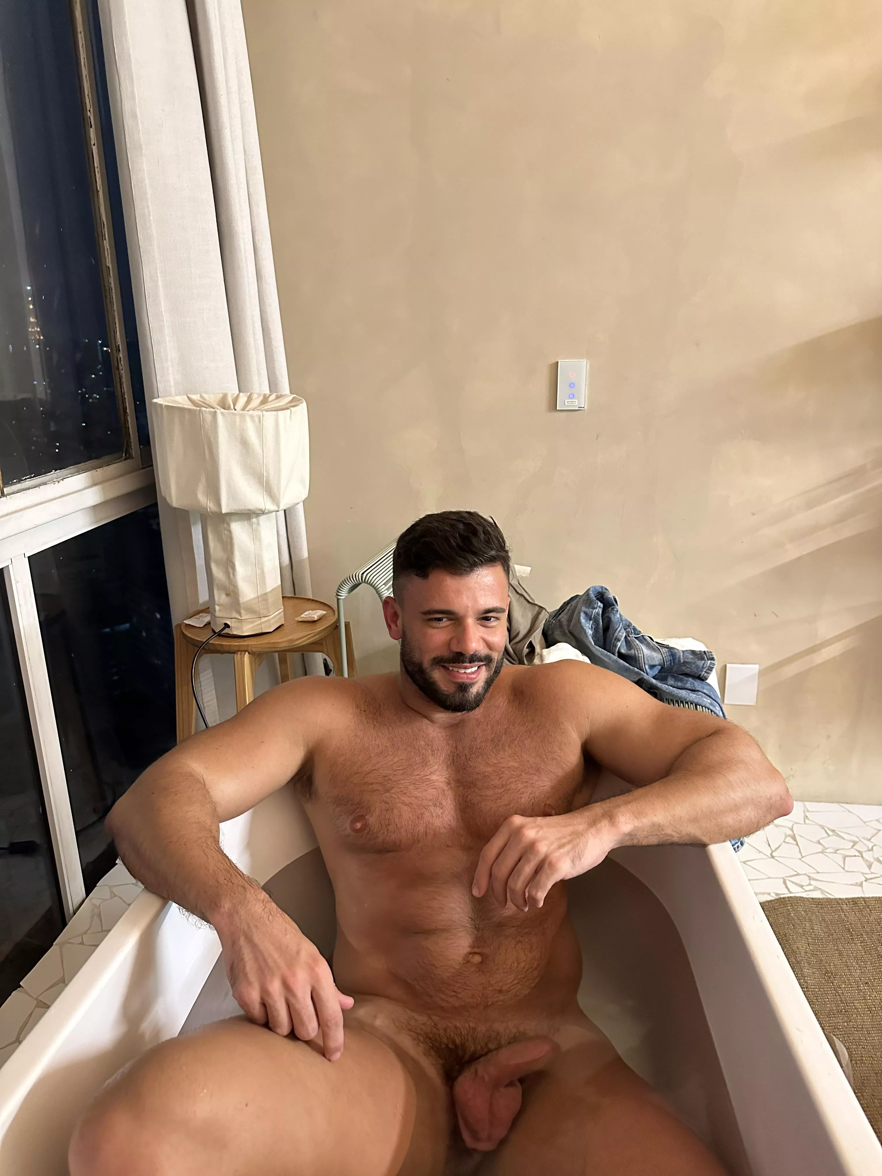 Come to check the water’s temperature (34)