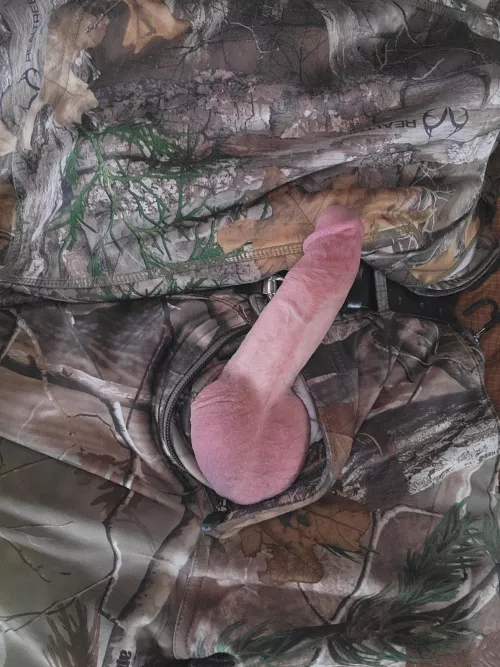 Damn I need a hunting couple to hunt with