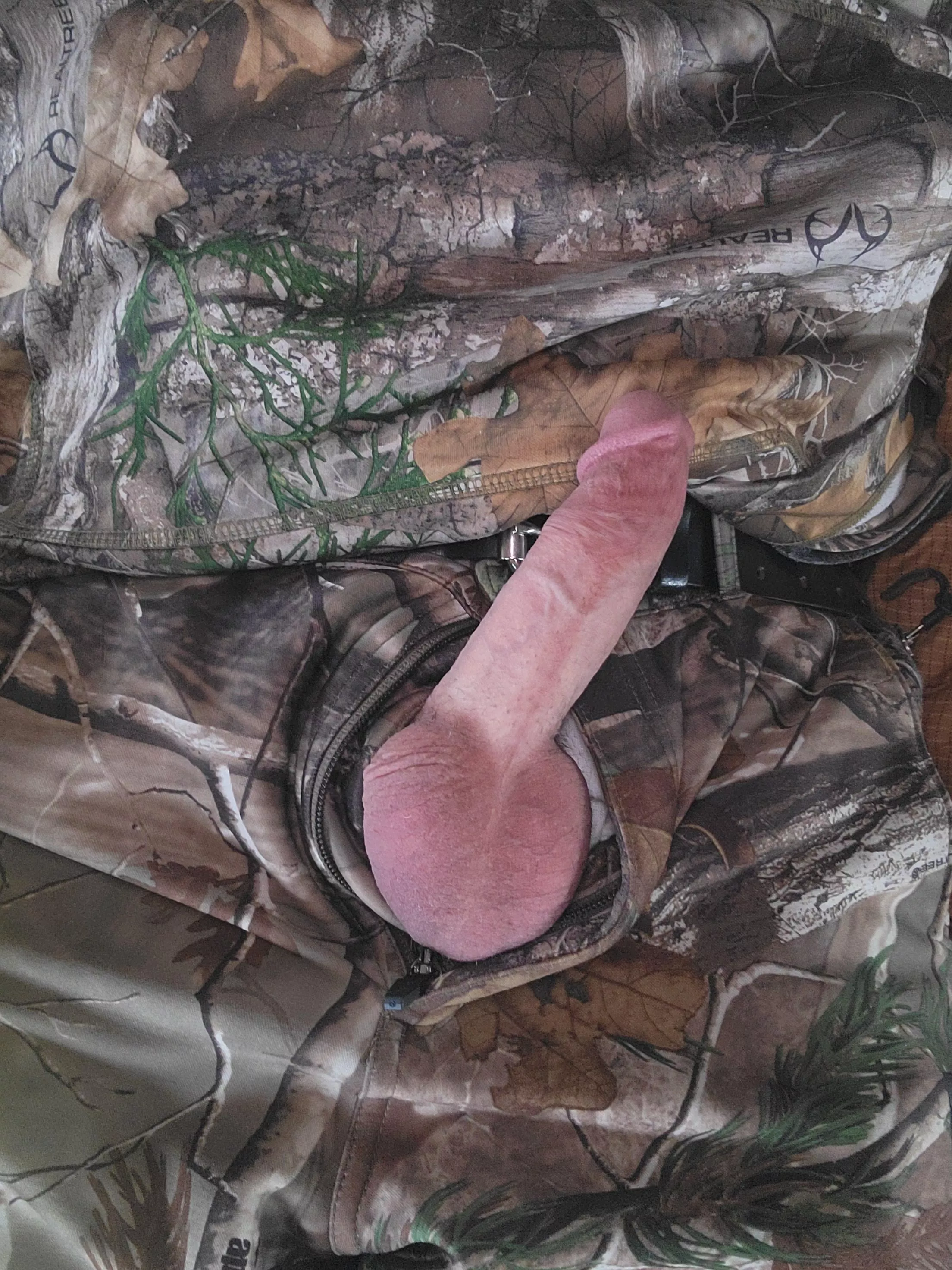 Damn I need a hunting couple to hunt with