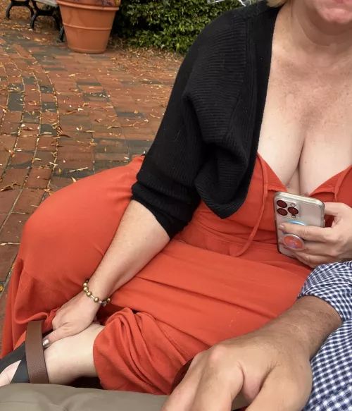 Distracting coffee date. Perfectly distracting. 