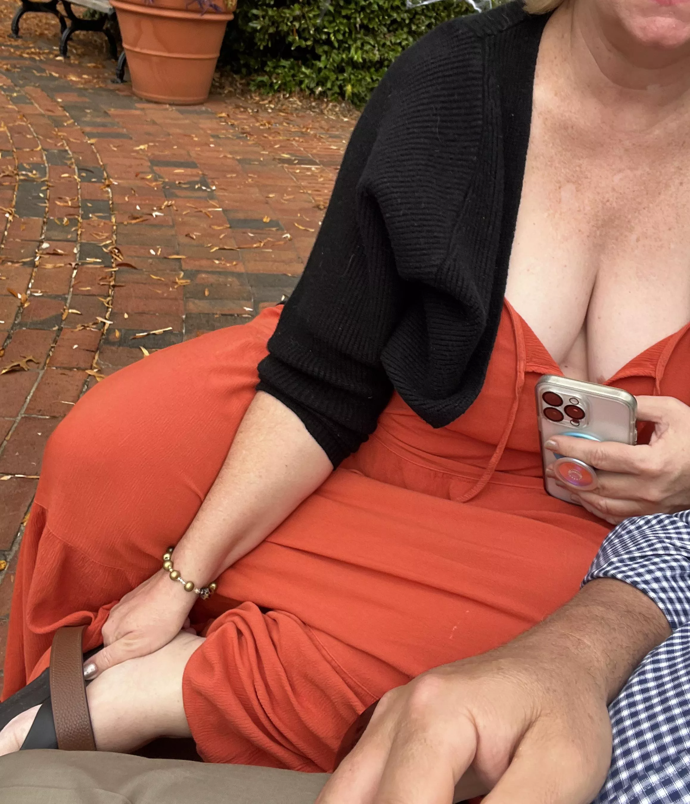 Distracting coffee date. Perfectly distracting. 